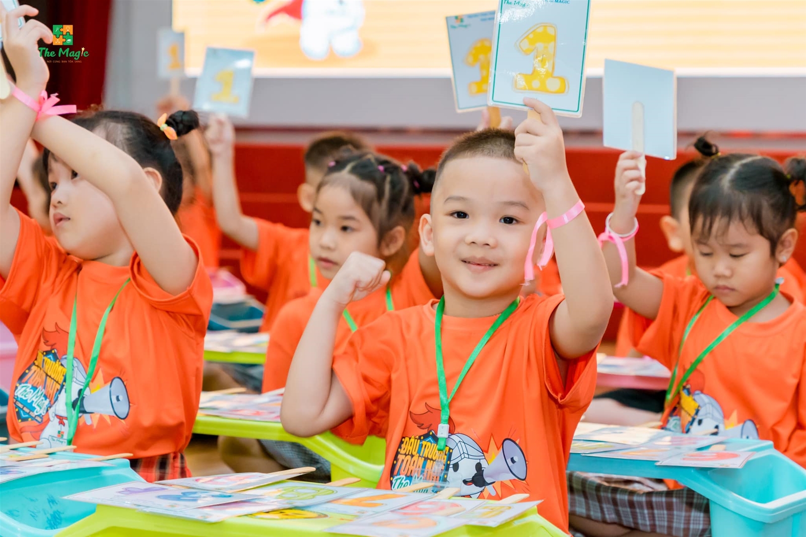 Các thí sinh trong phần thi nghe tính